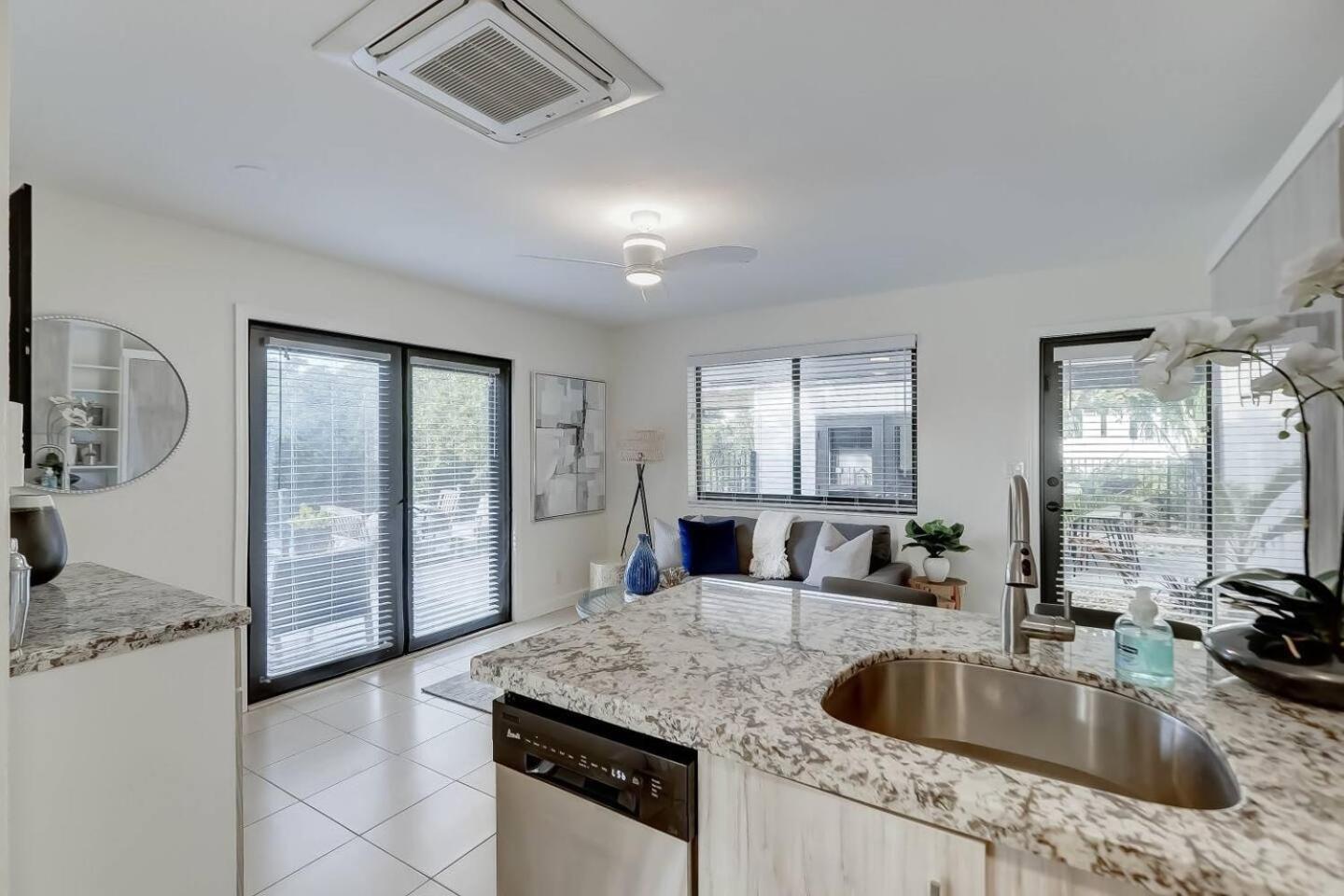 Waterfront Deck Pool Kayak Fort Lauderdale Exterior foto